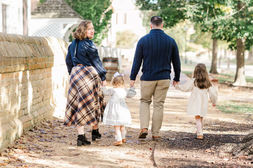 colonial williamsburg fall family photos
