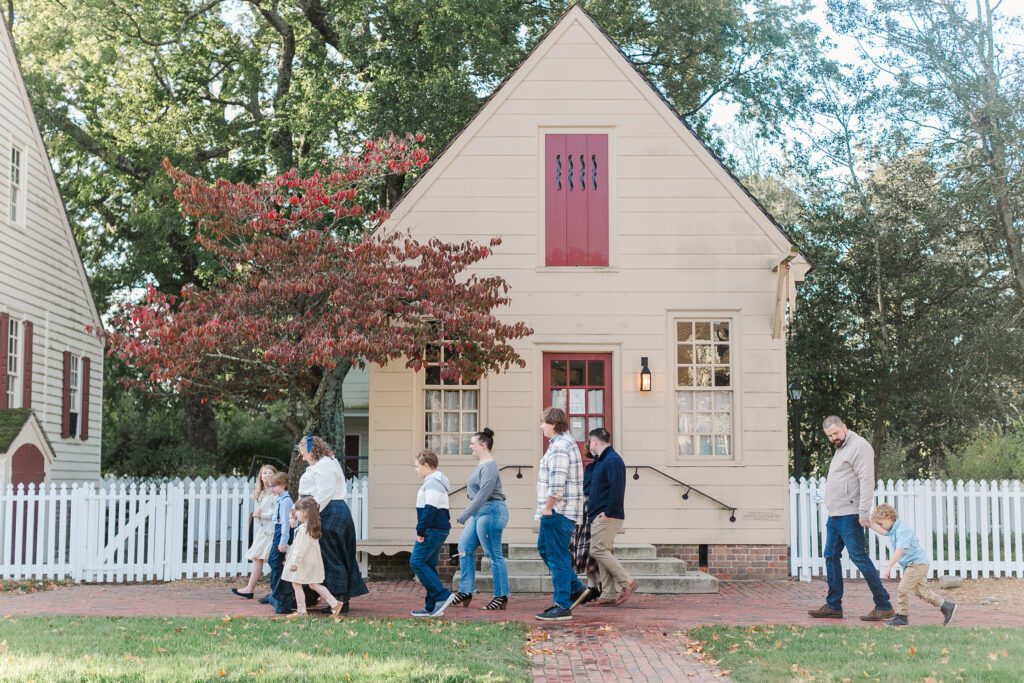 colonial williamsburg house, fall family session